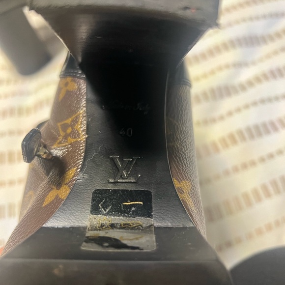 Authentic Louis Vuitton star trail ankle boots - Picture 6 of 7